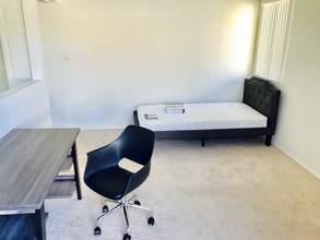 Building Photo - 1607 S Bentley Ave Building Photo - 1607 S Bentley Ave