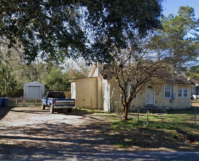 Building Photo - 12716 Gillespie Ave