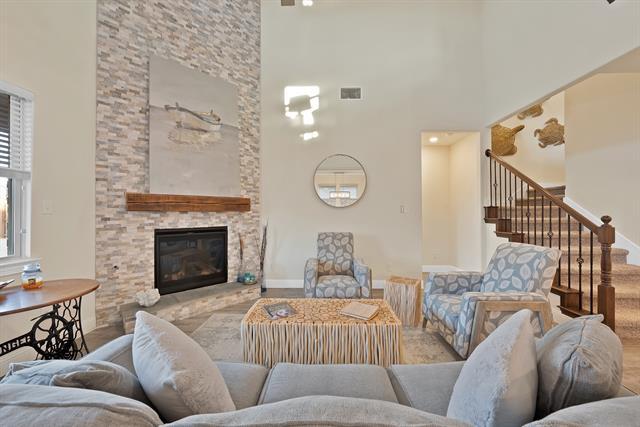 Building Photo - 11021 Canyon Mine Dr