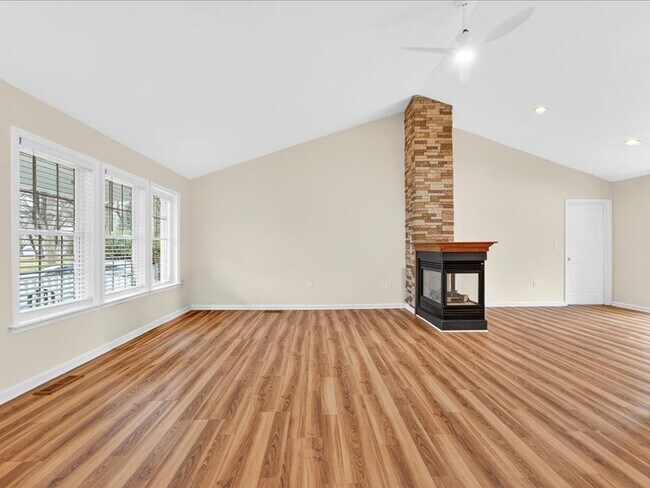 Foto del edificio - 11824 Hoover Ln