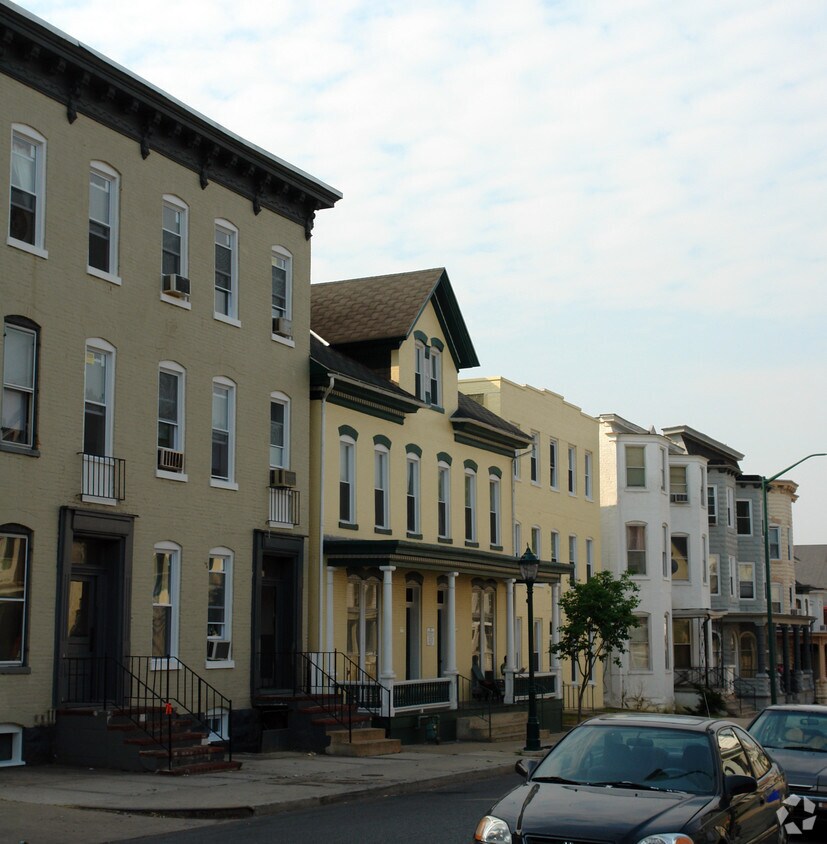 Foto del edificio - 220-222 Summit Ave