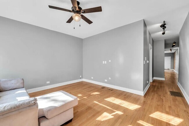 Foto del edificio - 3208 W Wabansia Ave