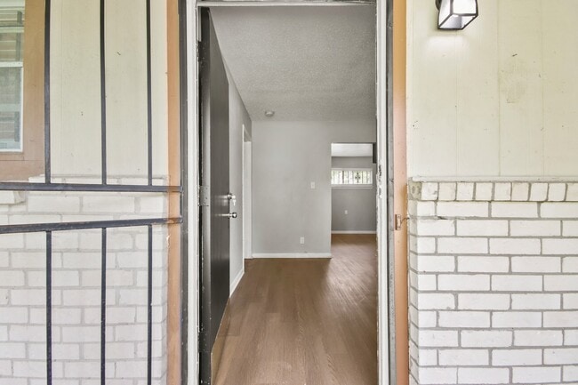 Building Photo - 7306 Parker Rd