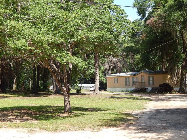 Foto del edificio - 124 Whispering Oak Rd