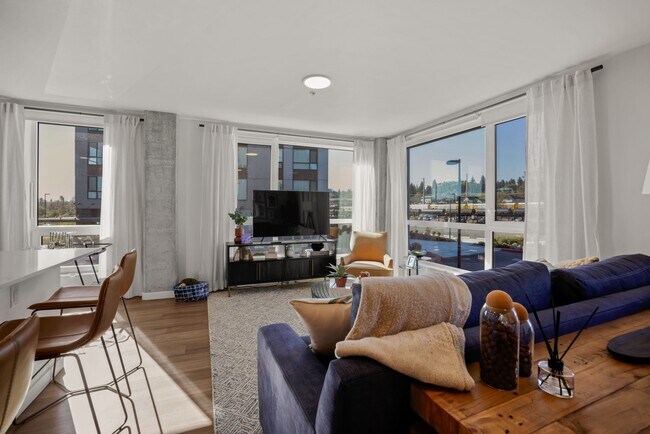 2 habitaciones, 2 baños - 1082 pies cuadrados - Sala de estar - Riverfront Everett