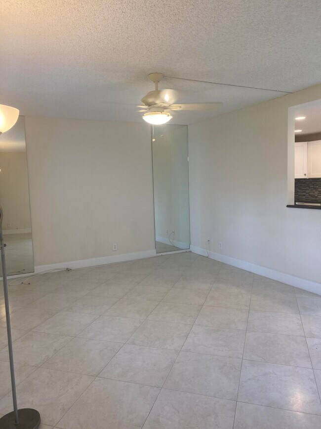 Building Photo - 583 Normandy M
