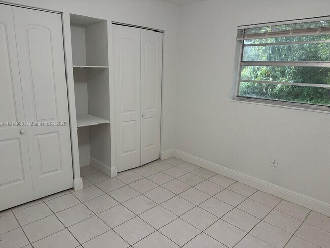 Foto del edificio - 2433 NW 179th St