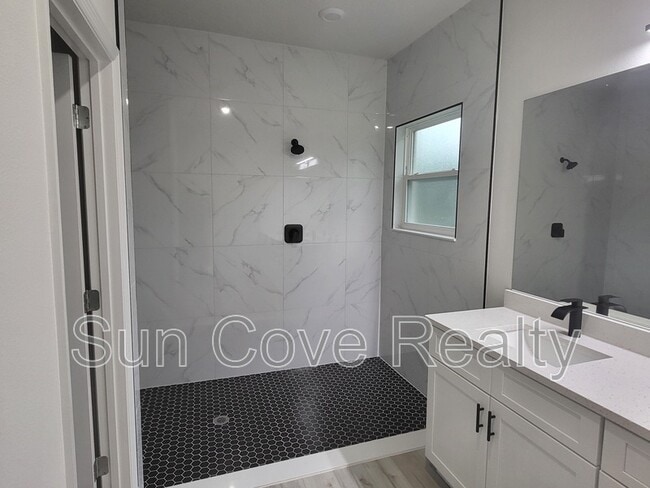 Building Photo - 646 W Homeway Loop