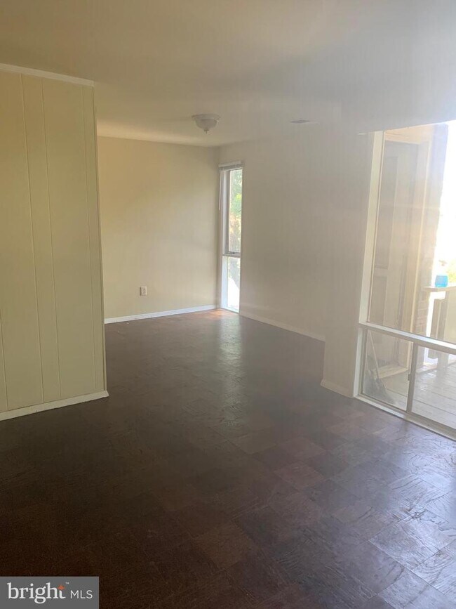 Foto del edificio - 7328 Donnell Pl