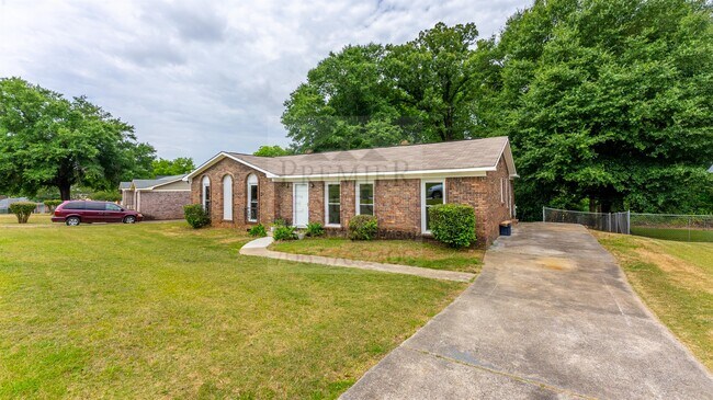 Building Photo - 563 Chandler Dr