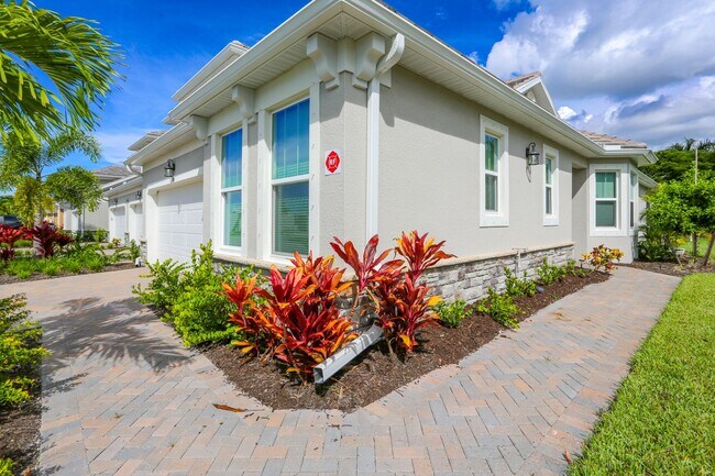 Foto del edificio - **NEW CONSTRUCTION** GATED BEAUTIFUL COMMU...