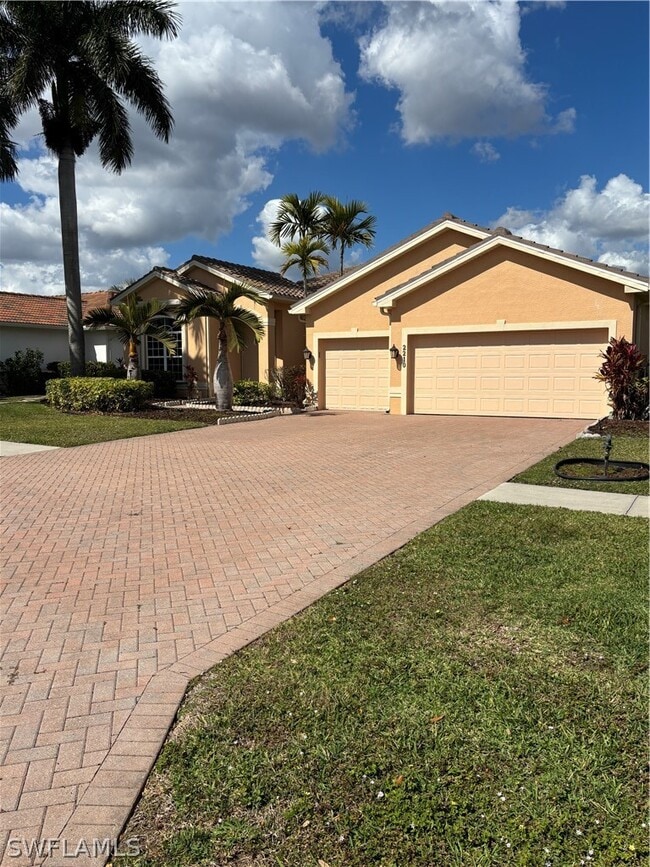 Building Photo - 2210 Grove Dr