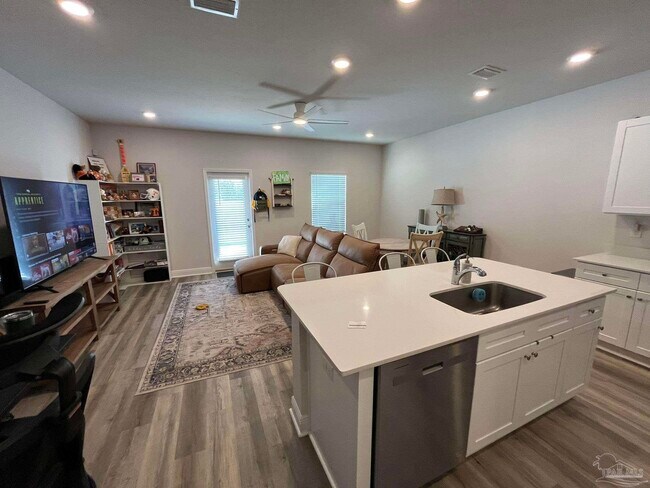 Foto del edificio - 5749 Stellarjay St