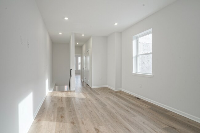 Building Photo - 952 N Marshall St