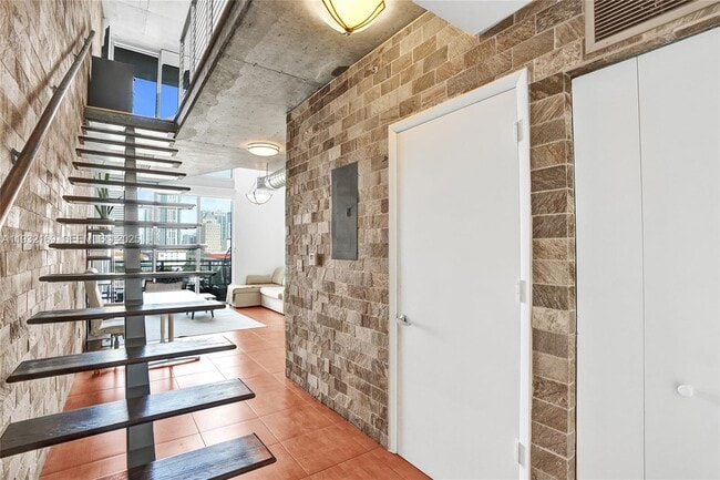 Foto del edificio - 690 SW 1st Ct