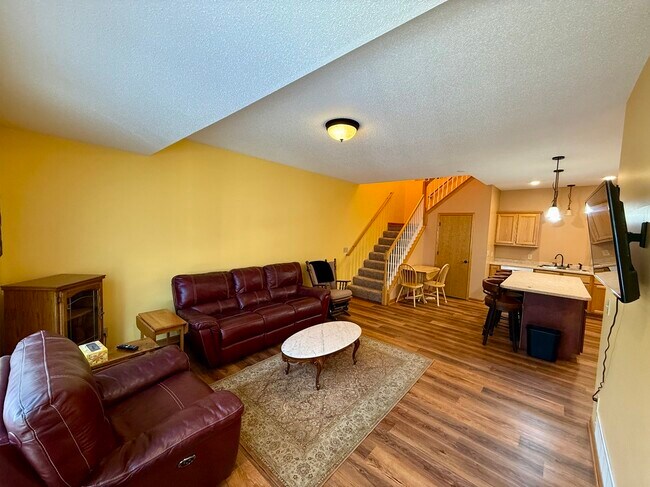 Foto del edificio - 483 Hickory Ln N