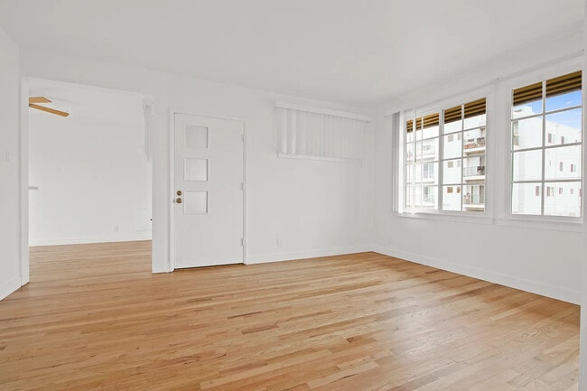 Photo - Lion's Grove A Apartment