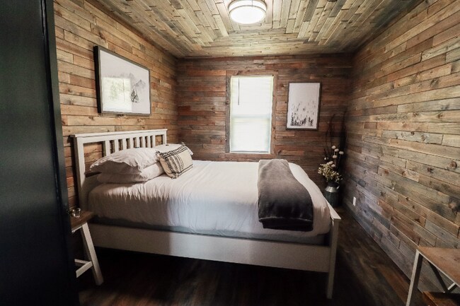 Foto del edificio - 463 S Fork Rd