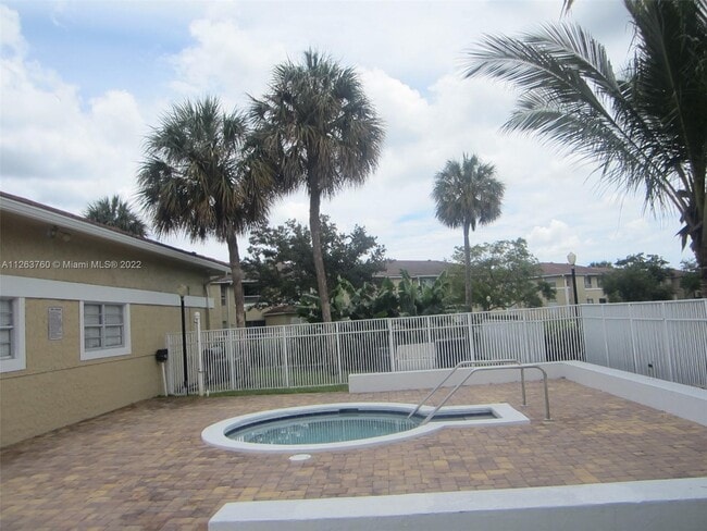 Building Photo - 1001 Twin Lakes Dr