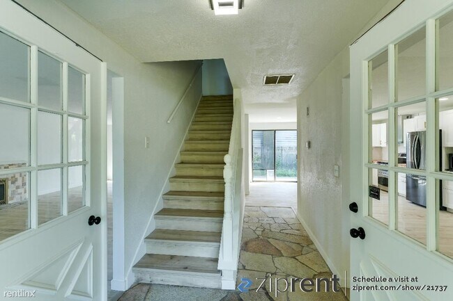 Building Photo - 4 br, 2.5 bath House - 12943 Southeast 68t...