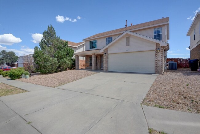 Foto del edificio - Fully Furnished 3-Bedroom Home Near Petroglyph Monument