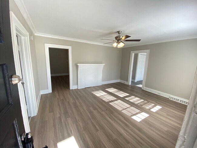 Foto del edificio - Very nice 4 bedroom 1 bathroom house JUST REMODLED (Spring 2022)