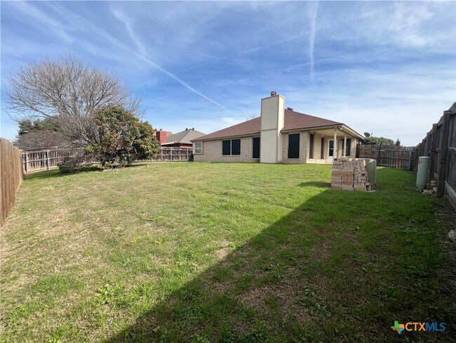 Foto del edificio - 2523 Creek Dr