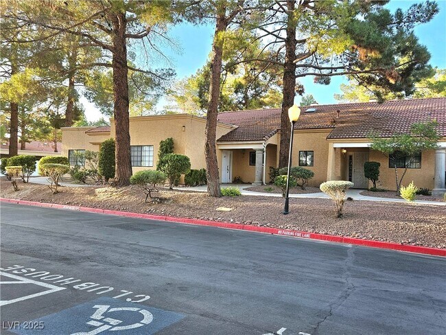 Foto del edificio - 2851 S Valley View Blvd