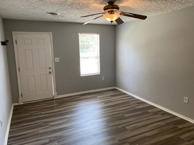 Building Photo - 810 Old McGinley Dr