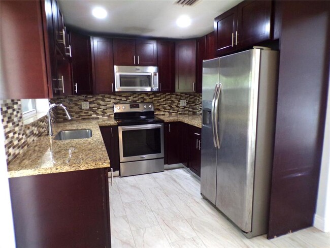 Foto del edificio - 4 bedroom in Hollywood FL 33021