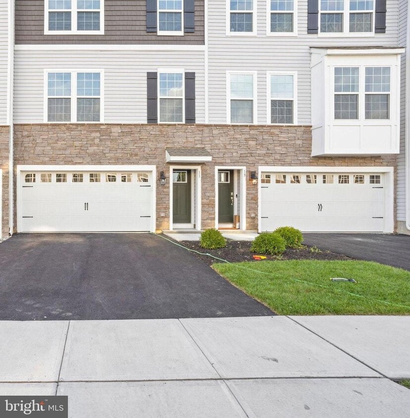 11 Sisters Farmstead Rd, Mount Laurel Township, NJ 08054 Townhome
