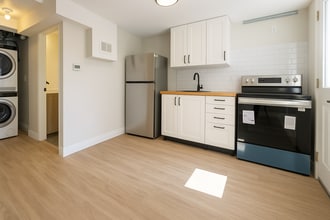 Building Photo - 368 Dufferin Av