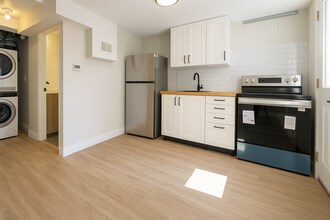 Building Photo - 368 Dufferin Av
