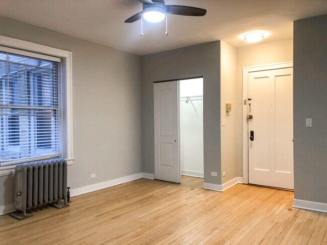 Foto del edificio - 1445 W Carmen Ave