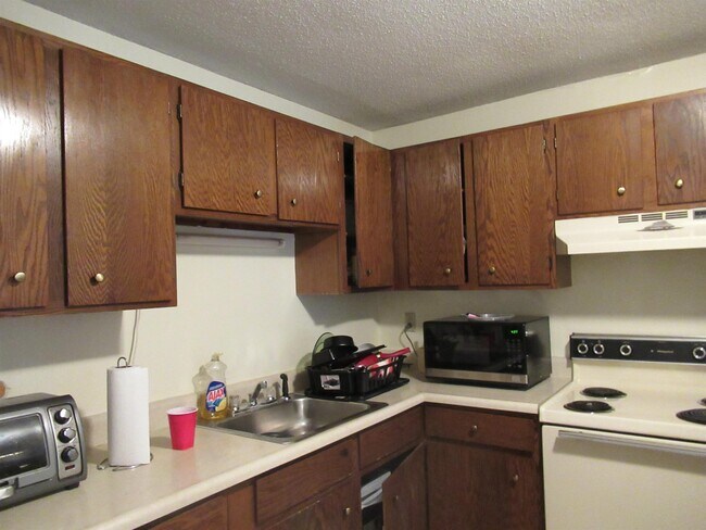 Foto del edificio - 1225 Bodwell Rd