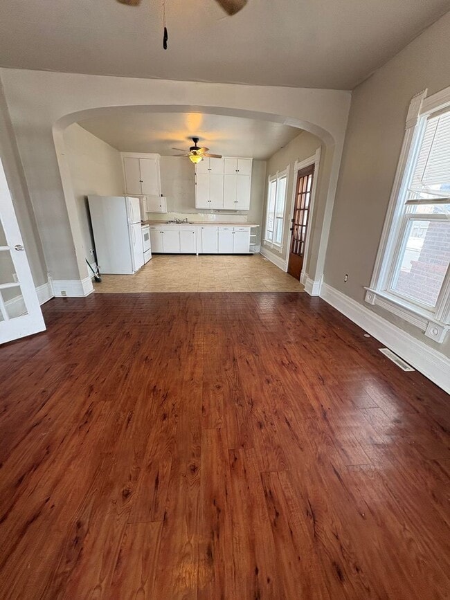 Building Photo - 301 Kilbourn Ave