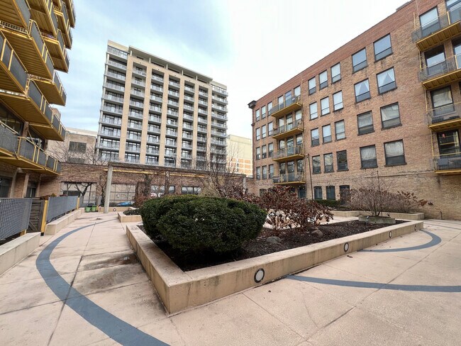 Foto del edificio - 1910 S Indiana Ave