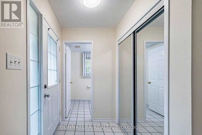 Building Photo - 5255 Palmetto Pl