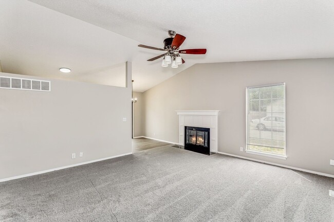 Building Photo - Coming Soon! WEST Side Duplex for rent! Spacious 3 bed/2 bath duplex for rent or rent to own!