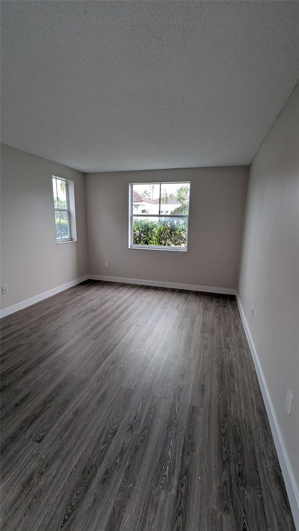 Foto del edificio - 9640 NW 2nd St