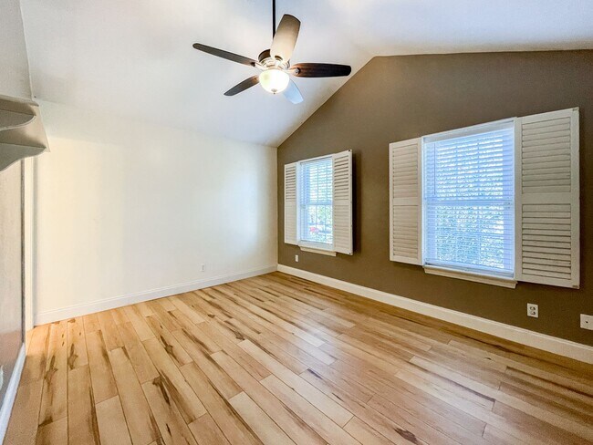 Foto del edificio - ***Beautiful 2 Bed, 2 Bath Condo in the Heart of Pensacola!***