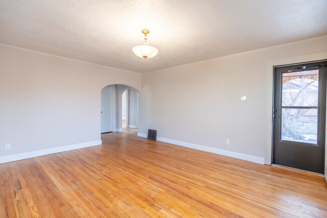 Foto del edificio - 3313 Hynds Blvd