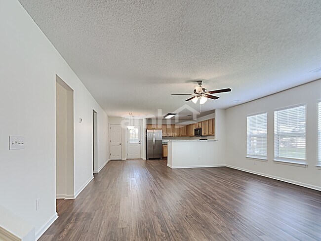 Foto del edificio - 1051 Briar Rose Ln