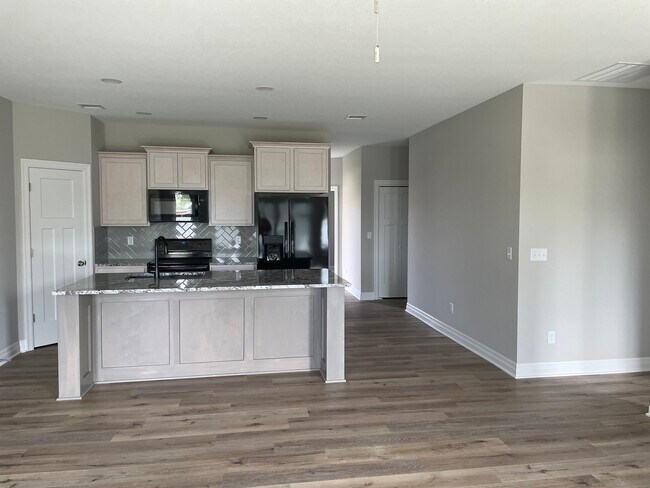 Foto del edificio - 876 N Cloverleaf St