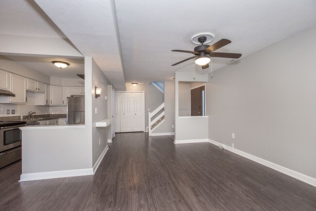 Building Photo - 2 bedroom/1.5 bath condo! North Royalton!!