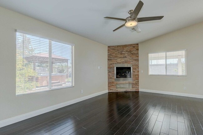 Building Photo - Great Single Story in Silverado Ranch