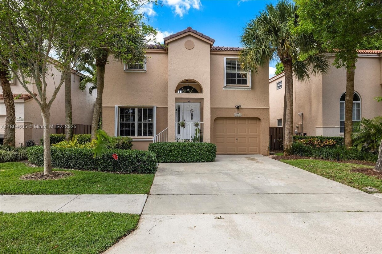 Foto principal - 10670 NW 12th Dr