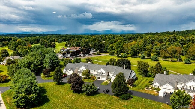 Building Photo - 64 Tee Ln