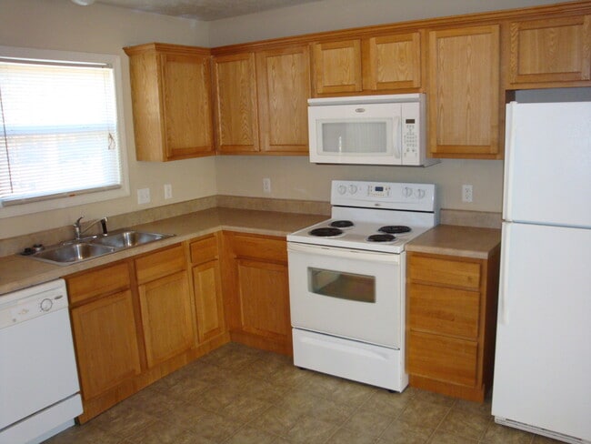 Building Photo - 1013 Deer Trail Ln