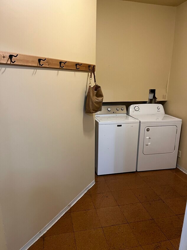 Foto principal - 115 1st St W